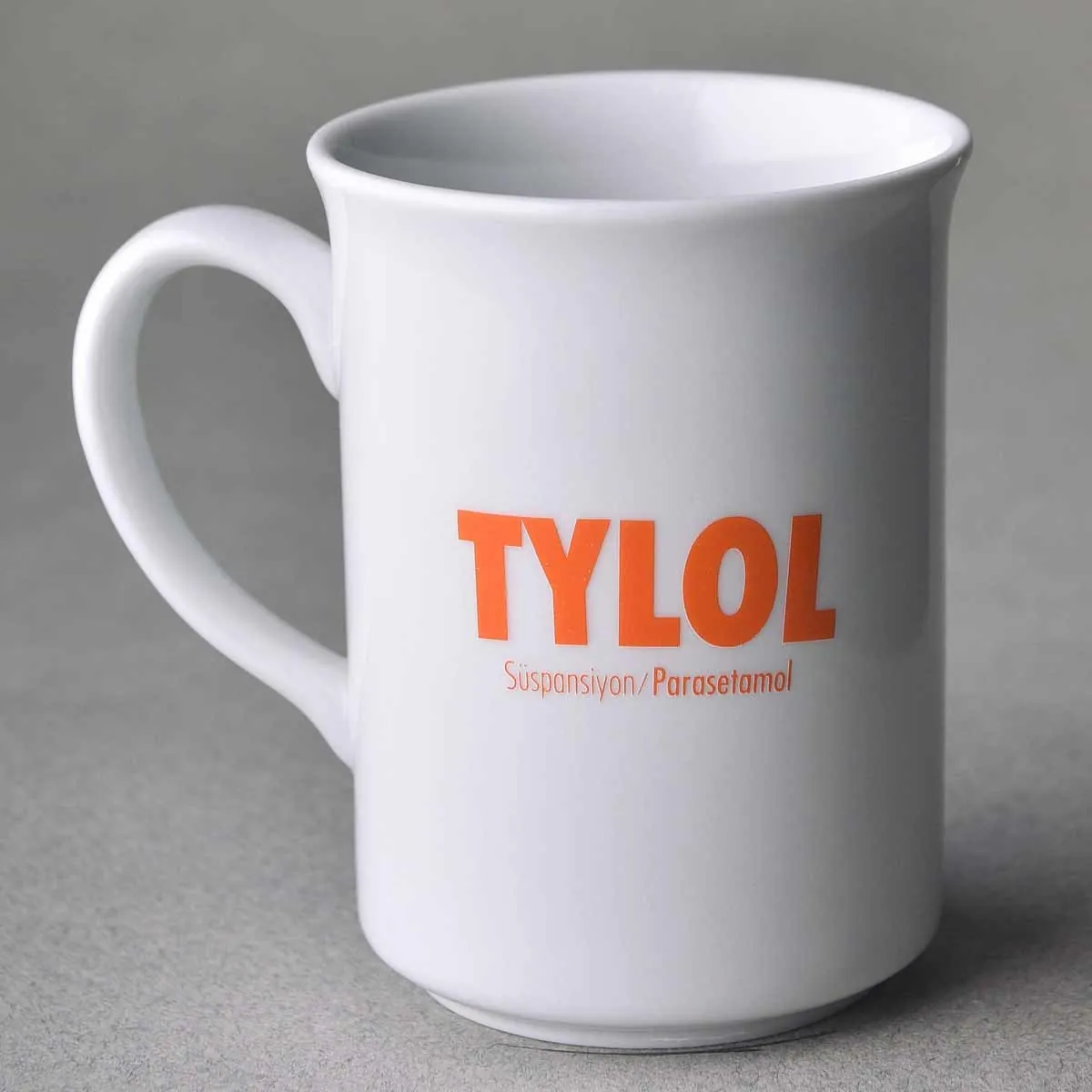 Beyaz porselen kupada turuncu kalın yazı logo baskı — Model 1003p